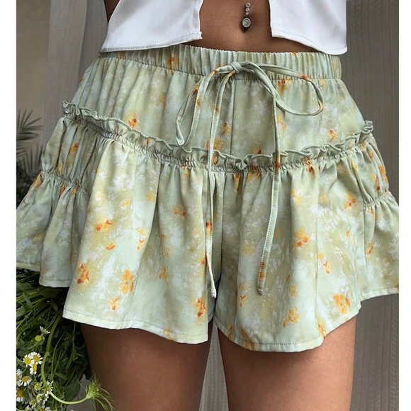 Boho Floral Print Ruffle Detail Stretchy Waist Shorts - Picture 2 of 10